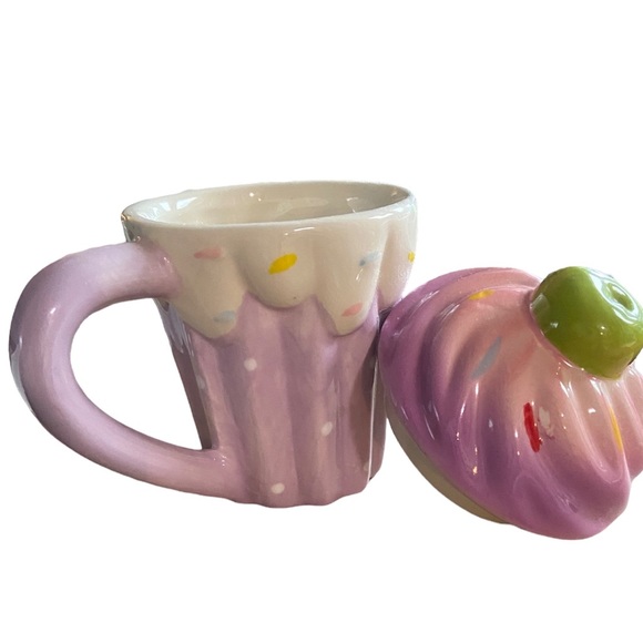 Cutest Cup Cake Tea Cup with Lid - Picture 4 of 6